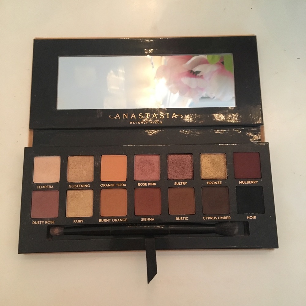 Anastasia Beverly Hills Soft Glam Palette
